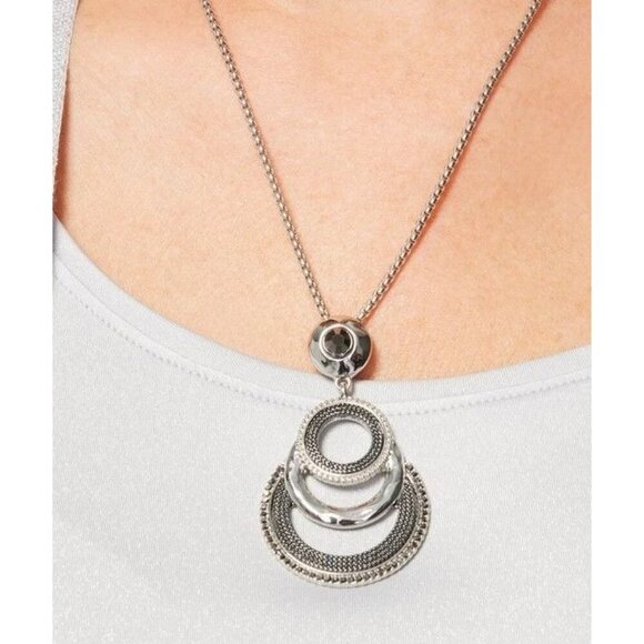 Chico's Mesh Inserts Adjustable Pendant Necklace Silvertone Modern NWT - Picture 2 of 7